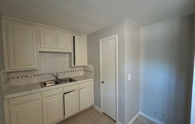 1 bed, 1 bath, 650 sqft, $795, Unit 3335A