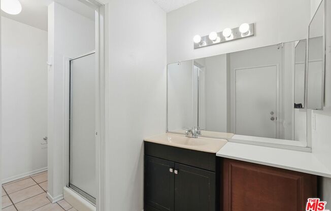 2 beds, 2 baths, 990 sqft, $2,395, Unit G111