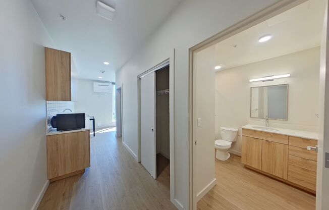 Studio, 1 bath, 337 sqft, $1,075, Unit 210