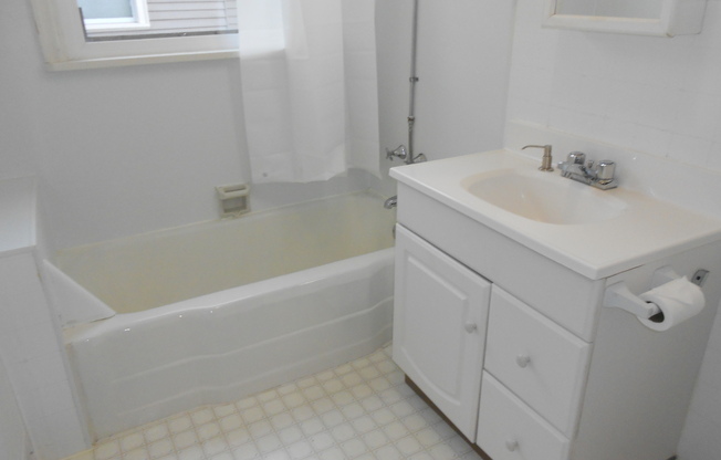 2 beds, 1 bath, $2,195