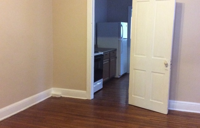 2 beds, 1 bath, $895, Unit #1