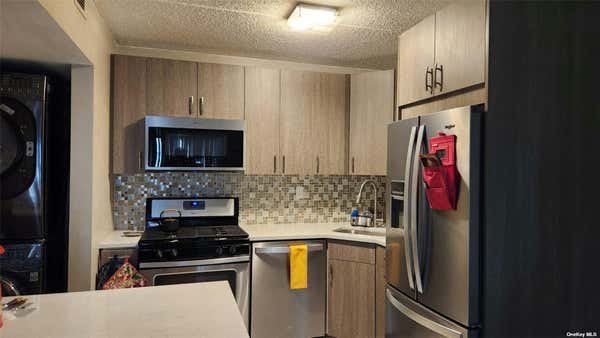 2 beds, 2 baths, 930 sqft, $3,000, Unit A