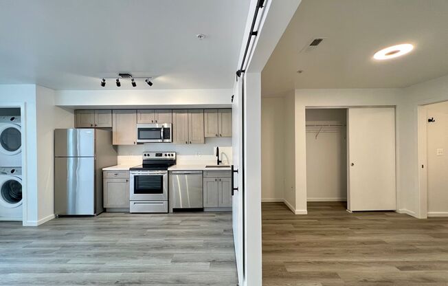 1 bed, 1 bath, 504 sqft, $1,665, Unit 412