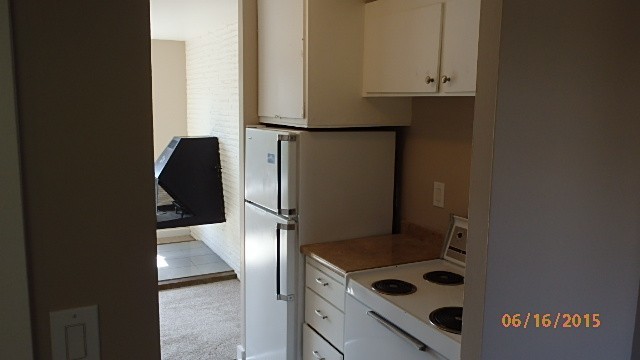 Studio, 1 bath, 400 sqft, $1,300, Unit 12