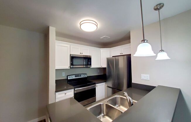 2 beds, 2 baths, 800 sqft, $2,495, Unit 221