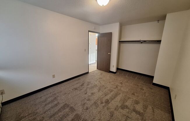 2 beds, 1 bath, 705 sqft, $760, Unit 16