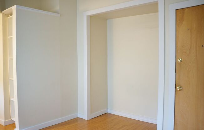 Nob Hill: Light & Bright Studio Available Early July!