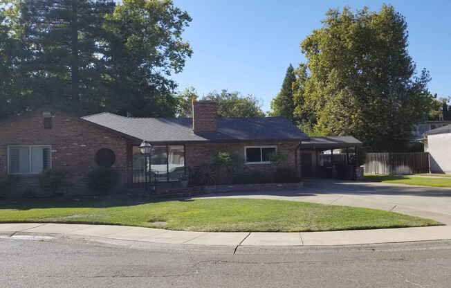 Central Roseville, Single Story Large Yard, Pool w/ Service 3 bedrooms, 2 baths,  1931sqft Gardner Provided by Owner