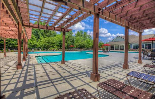 Luxury Apartments in Newnan| Stillwood Farms Apartments | Relaxing Pool