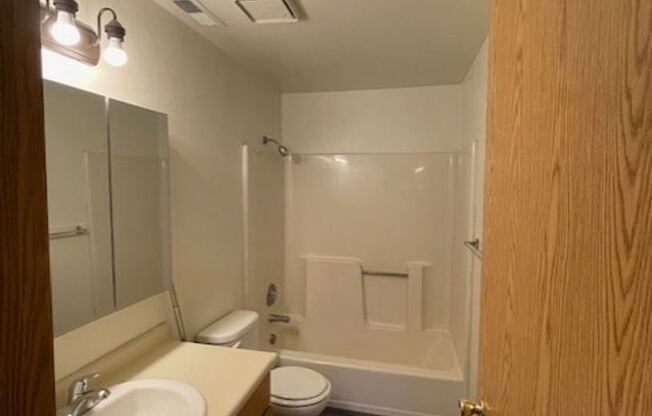 2 beds, 2 baths, 1,027 sqft, $1,450, Unit 40