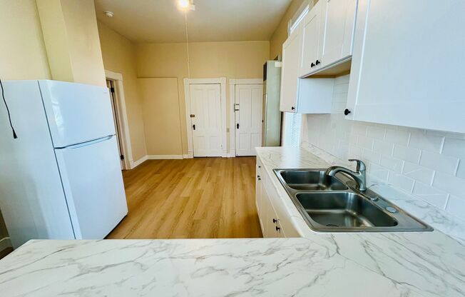 1 bed, 1 bath, 700 sqft, $1,495, Unit C
