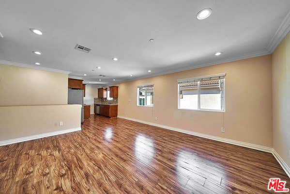 1142 S MARIPOSA AVE