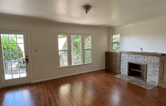 2 beds, 1 bath, $2,995