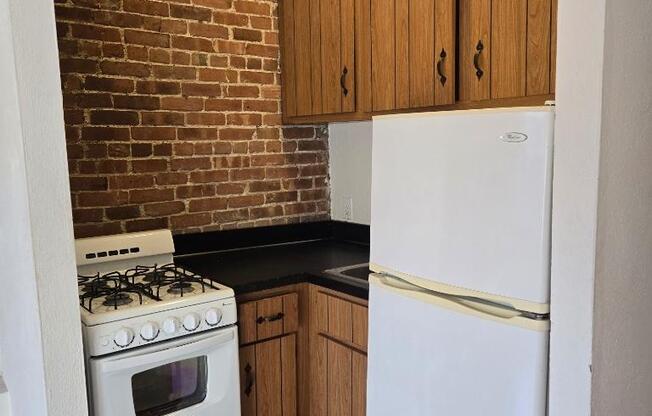 Studio, 1 bath, $2,400, Unit 4B