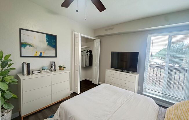 3 beds, 1 bath, 738 sqft, $1,195, Unit 207