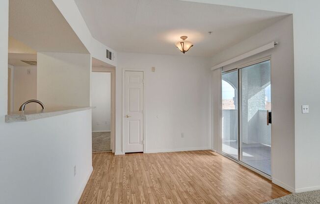 2 beds, 2 baths, $1,299, Unit # 3092