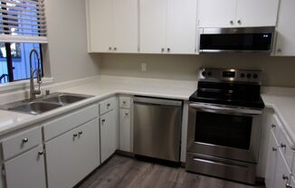 2 beds, 2 baths, 909 sqft, $1,995, Unit 60