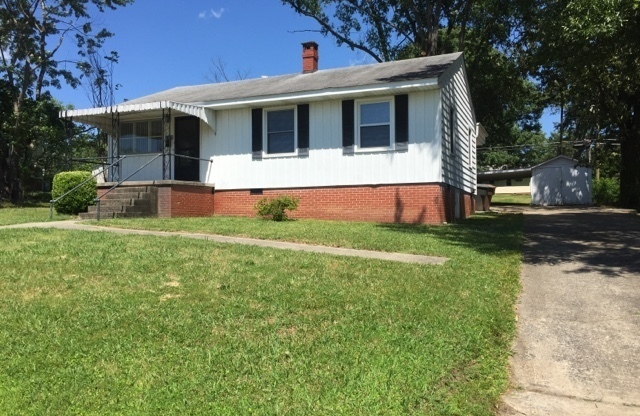 3 BR with large remodeled kitchen convenient to Revolution Mill area