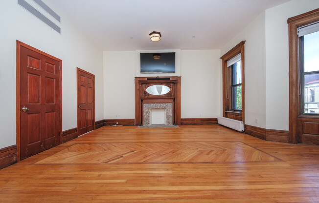 116 W 118 ST