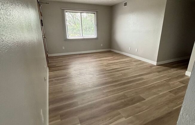 2481 E 5 (Columbus,NE) -Village Apartments
