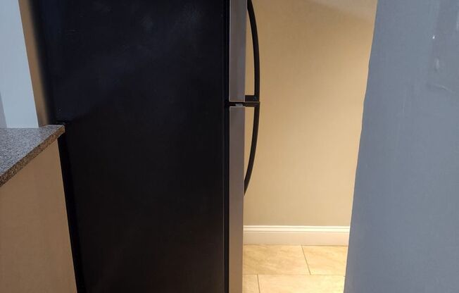 Studio, 1 bath, 305 sqft, $1,550, Unit 4
