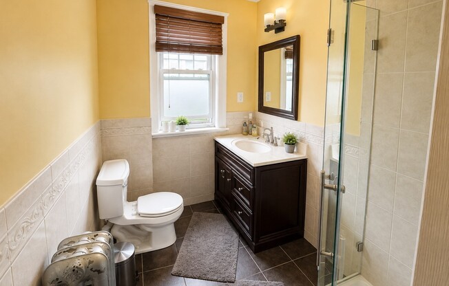3 beds, 1 bath, 1,300 sqft, $2,800, Unit 2