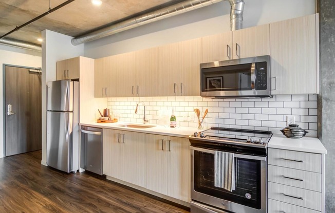 Subway Tile & Quartz