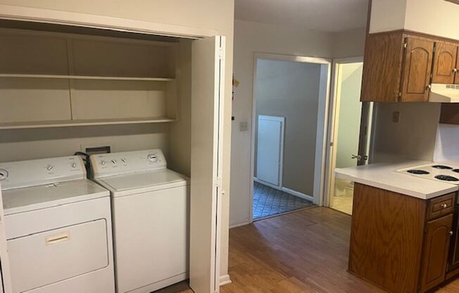 2 beds, 1.5 baths, 1,044 sqft, $800, Unit 10C