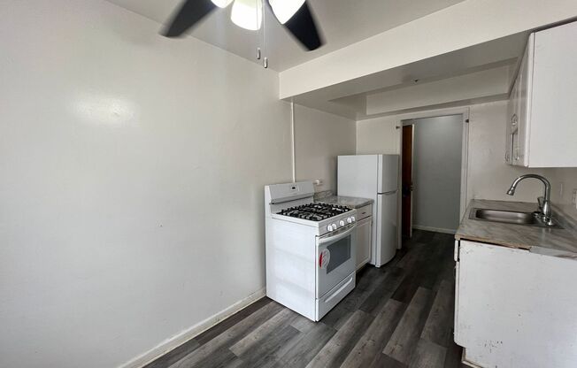 2 beds, 1 bath, $1,100, Unit Unit 3