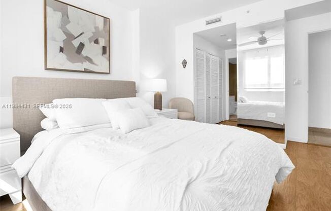 1 bed, 2 baths, 878 sqft, $3,500, Unit 801 Brickell Key Blvd # 907
