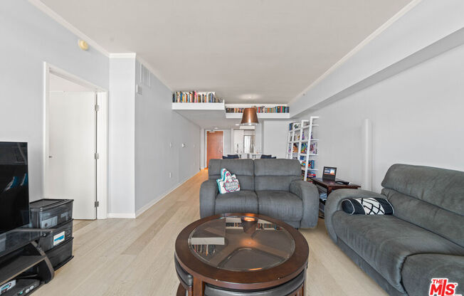 1 bed, 1.5 baths, 993 sqft, $4,700, Unit 720