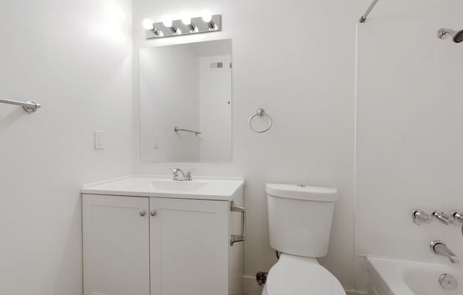 2 beds, 1 bath, 850 sqft, $1,650, Unit 9160-15