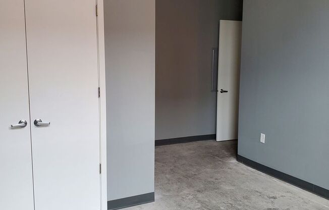 2 beds, 1 bath, 912 sqft, $1,506, Unit 102W