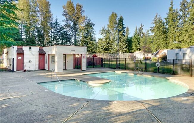 Highly Desirable Corner End-Unit in the Fairwood Area of Renton!