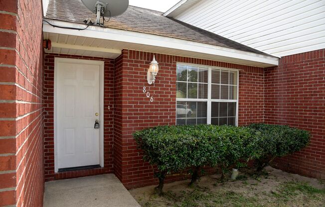 3 beds, 2 baths, $1,350