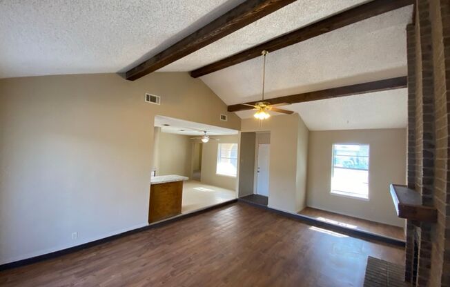 SPACIOUS & CUTE 2 bedroom 2 bath townhouse off Sunset Dr.