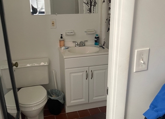 Studio, 1 bath, 800 sqft, $2,200, Unit A