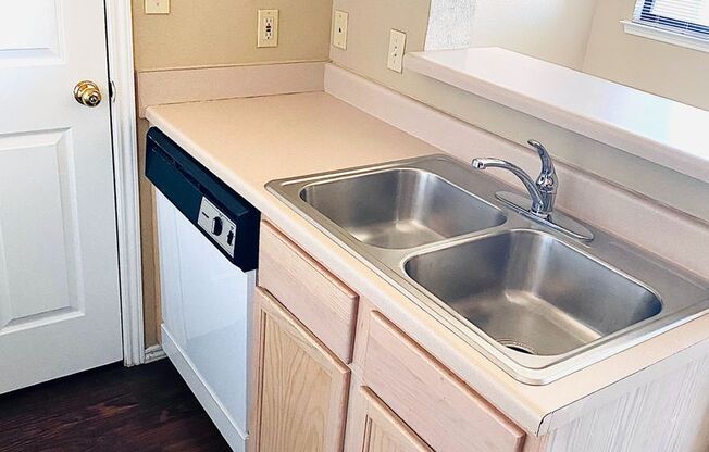 3 beds, 2 baths, 973 sqft, $1,045, Unit 2309