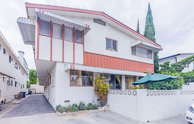 855 Sherbourne Drive