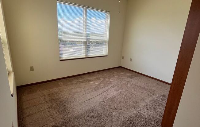 2 beds, 1 bath, 880 sqft, $1,550, Unit 321