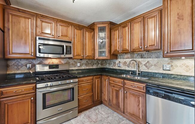 3137 W 20 AVE