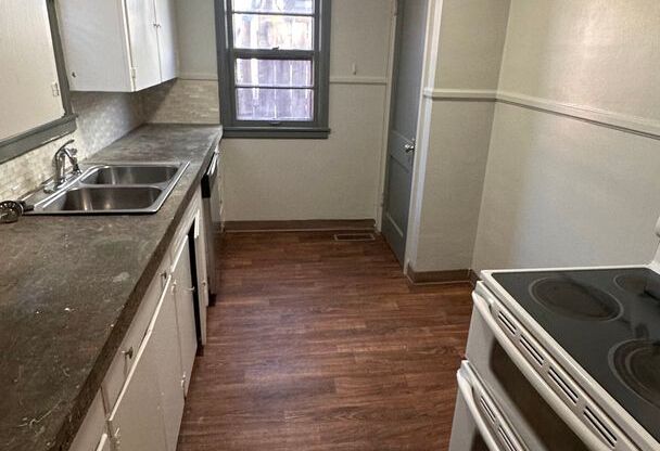 2 beds, 1 bath, $950