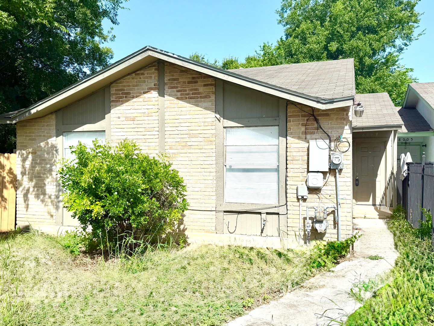 Charming 3 Bedroom / 2 Bath Home with Fenced Yard Near Windcrest!