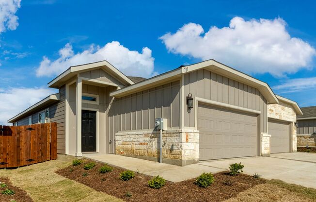 GORGEOUS 3 BEDROOM DUPLEX LOCATED IN MIDLOTHIAN ISD!