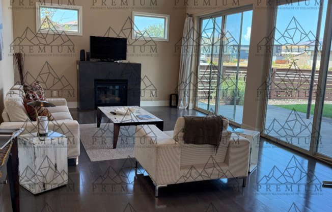 2 BED 2 BATH FULLY FURNISHED HOME!!!