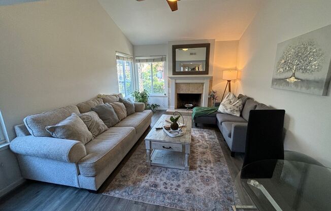 San Jose- beautiful 2/2 home with upgraded lvp flooring and attached garage