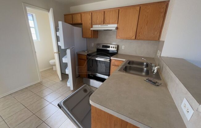 2 beds, 1.5 baths, $945, Unit 4410 Jeff Scott Unit B