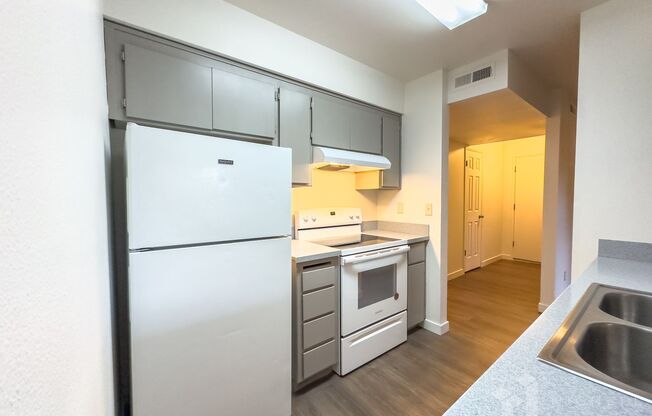 2 beds, 1 bath, 900 sqft, $1,325, Unit 18