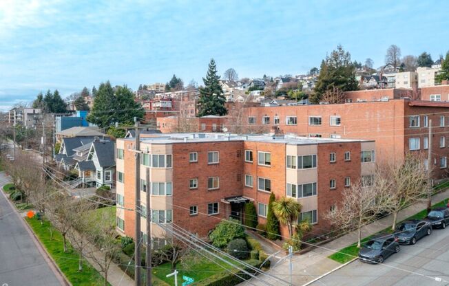 1 bed, 1 bath, 800 sqft, $1,895, Unit Halmark 203