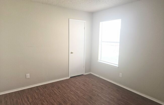 3 beds, 2 baths, $1,595, Unit Unit A